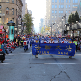 2016.11.23 Montreal Santa Claus parade (Défilé de Noël), Montreal, Québec, Canada